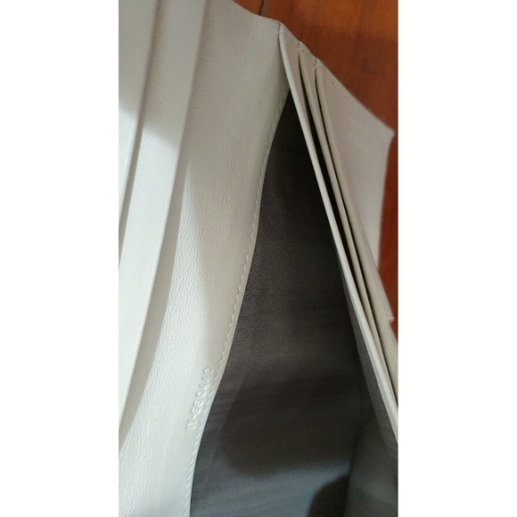 GENUINE Ferragamo Gancini Debossed Large Bi-fold Check Wallet Organizer 9 Slot - Picture 7 of 11